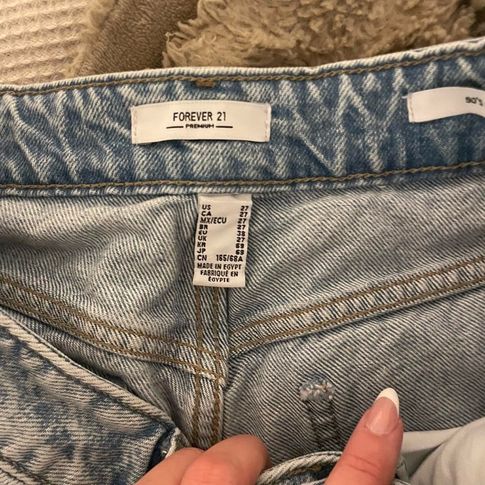 forever 21 blue ripped jeans - Picture 2 of 4